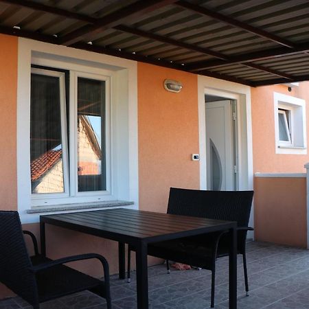 Nona Lili Apartment Ізола Екстер'єр фото
